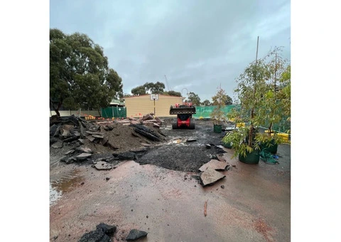 BOB’S EARTHMOVING - 1/10