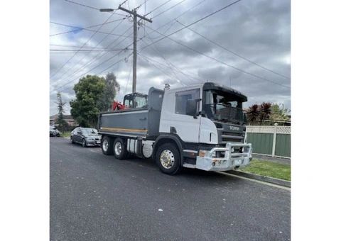 BOB’S EARTHMOVING - 7/10