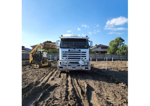 BOB’S EARTHMOVING - 9/10