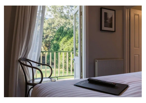 Top Accommodation Near Warburton – Stay at Oscar on the Yarra | Riverside Luxury Awaits