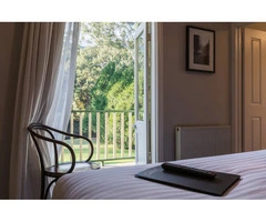 Top Accommodation Near Warburton – Stay at Oscar on the Yarra | Riverside Luxury Awaits