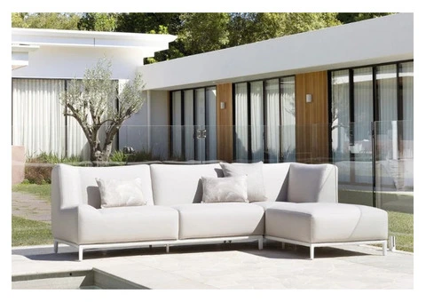 Elegant Outdoor Lounge Setting Options for Any Backyard Space
