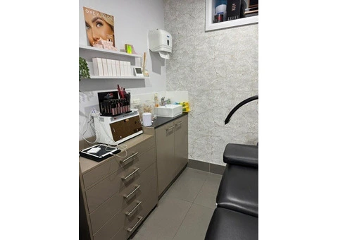 Beauty Room For Rent - 3/4