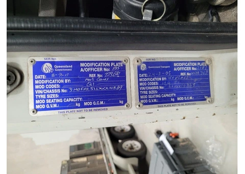 2001 Hino Ranger - Flat bed truck with a HIAB/Fassi 65 crane with filtration system - 6/17