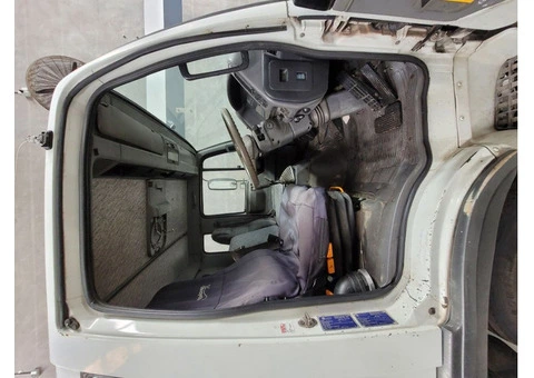 2001 Hino Ranger - Flat bed truck with a HIAB/Fassi 65 crane with filtration system - 9/17