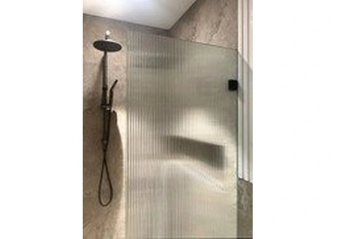 Frameless Shower Screens That Bring Minimalist Charm
