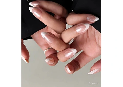 Stylish Short Almond Nails At Bianco Sue