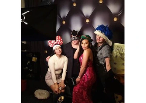 Affordable & Interactive Photo Booth Hire in Melbourne – Book Lavides Global Today - 1/4