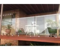 Install the Sleek and Seamless Glass Balustrade Batemans Bay