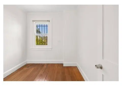 Classic two-bedroom house for rent - 8/10