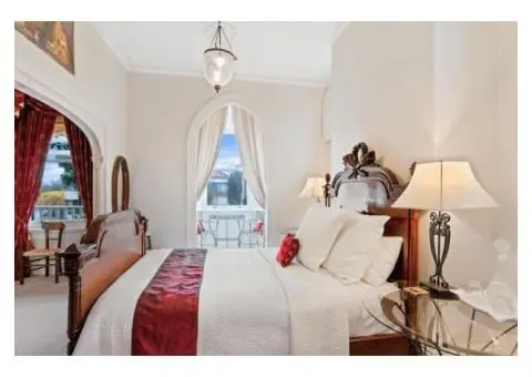 Stay in Style at Captain’s Retreat – A Standout Among Williamstown Hotels