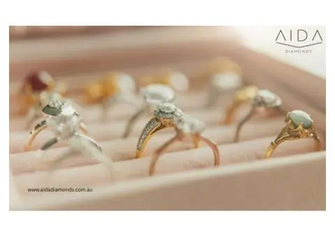 Timeless Solitaire Engagement Rings — Let the Diamond Do the Talking