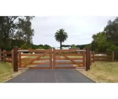 Can I Customise Wooden Driveway Gates in Frankston?