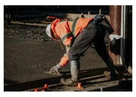 Exposed Aggregate Elegance: Texture-First Commercial Concrete Design - 2/2