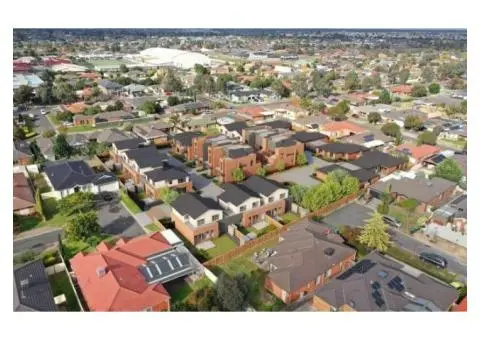 Expert Tips for Selecting the Right Luxury House Builder - 1/9