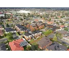 Expert Tips for Selecting the Right Luxury House Builder