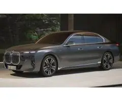 Premium Luxury Car Hire Melbourne with Professional Chauffeurs