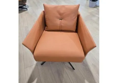 Modern Wooden & Mid Century Leather Lounge Chairs That Redefine Comfort