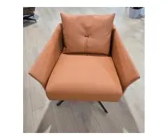 Modern Wooden & Mid Century Leather Lounge Chairs That Redefine Comfort