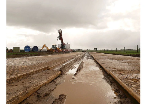 Hire Heavy Duty Track Mats – JWA Composite Matting