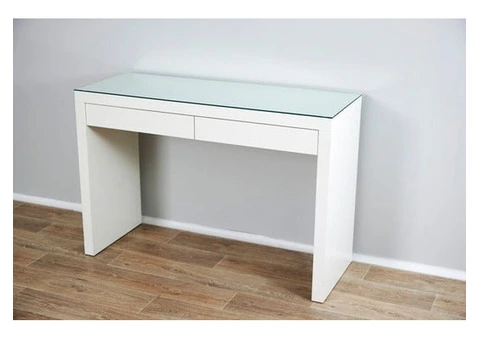 Transform Your Routine with a Professional Beauty Table with Lights