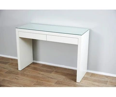 Transform Your Routine with a Professional Beauty Table with Lights