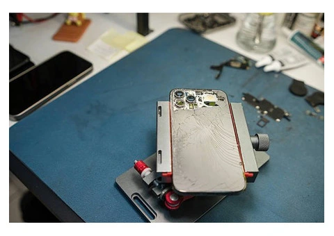 Cracked iPhone Screen? Hocotech Rose Bay Fixes in Bellevue Hill | Call 0413428177 - 1/4
