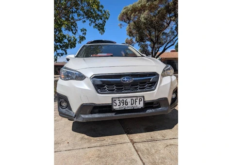 White Suburu X V 2018 - 1/14