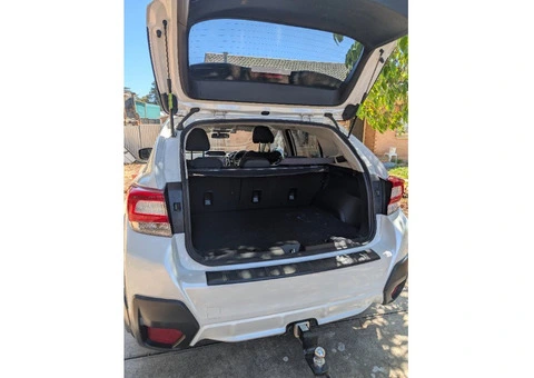 White Suburu X V 2018 - 9/14