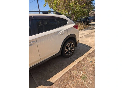 White Suburu X V 2018 - 10/14