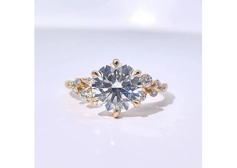6 Claw Round Solitaire Engagement Ring with Accent Stones – Lab Grown Diamond