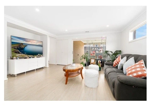 For Sale 4 Bedroom House in Lovely Banks Vic 3213 - 2/14