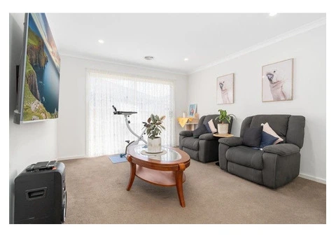 For Sale 4 Bedroom House in Lovely Banks Vic 3213 - 10/14