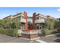 Stylish Apartments in Williamstown Steps Away from the Water