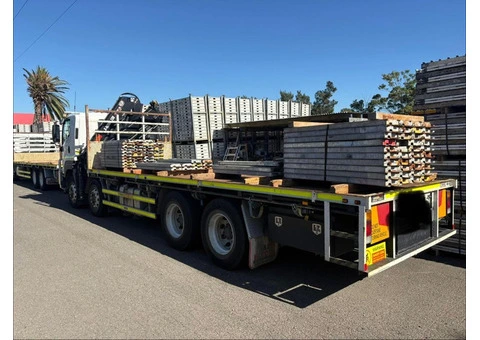 2018 Isuzu Truck FYJ300 8x4 Tray Truck with HIAB Crane - Excellent Condition - 3/9