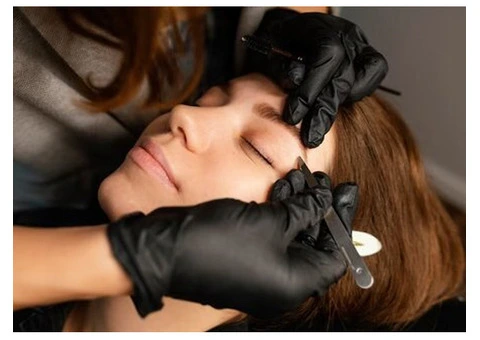 Precision Eyebrow Shaping at a Trusted Threading Salon in Pakenham