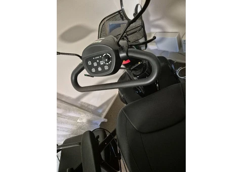 Black Aspire Scooter - 1/5