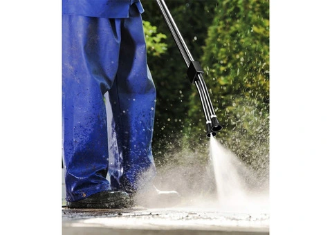 Deep Oil Stains Ruining Your Driveway? Clean It - 2/3