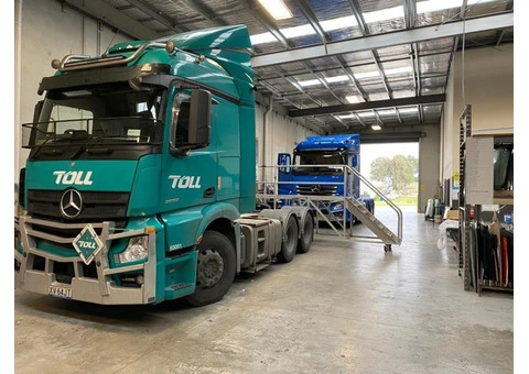 Cracked Truck Windscreen? Get It Replaced Fast in Melbourne