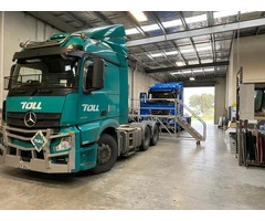 Cracked Truck Windscreen? Get It Replaced Fast in Melbourne