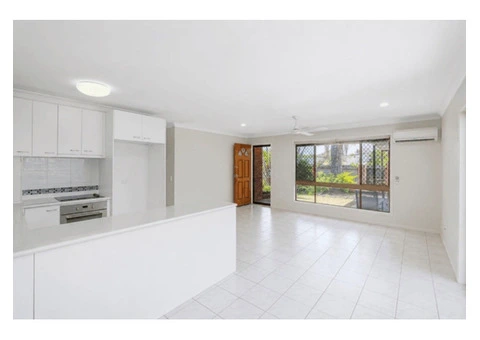 Spacious 4 beds and 2 baths available for rent available for single family or group of students. - 2/10