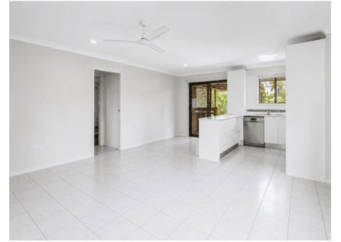 Spacious 4 beds and 2 baths available for rent available for single family or group of students. - 4/10