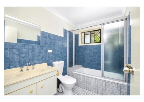 Spacious 4 beds and 2 baths available for rent available for single family or group of students. - 9/10