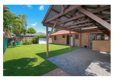 Spacious 4 beds and 2 baths available for rent available for single family or group of students. - 10/10