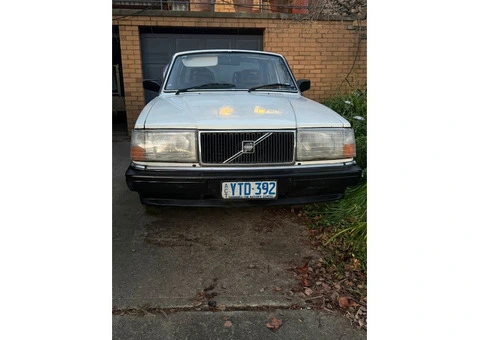 1989 Volvo 240 GL Auto – Immaculate Classic – 219,565 km - 1/4