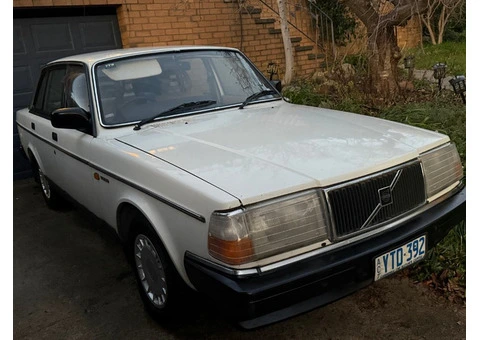 1989 Volvo 240 GL Auto – Immaculate Classic – 219,565 km - 2/4