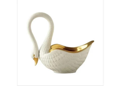 How Can Luxury Home Gifts Elevate Your Brand or Personal Image?