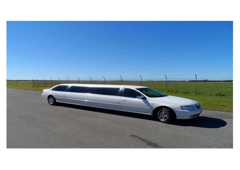 A Gold Coast Limousine - 3/3