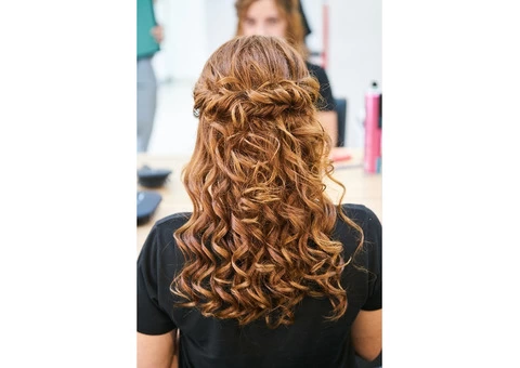 Get an Attractive Look at Manipulate Hair Studio