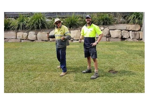 Professional Operator Trufing Rogers Little Loaders - 2/5